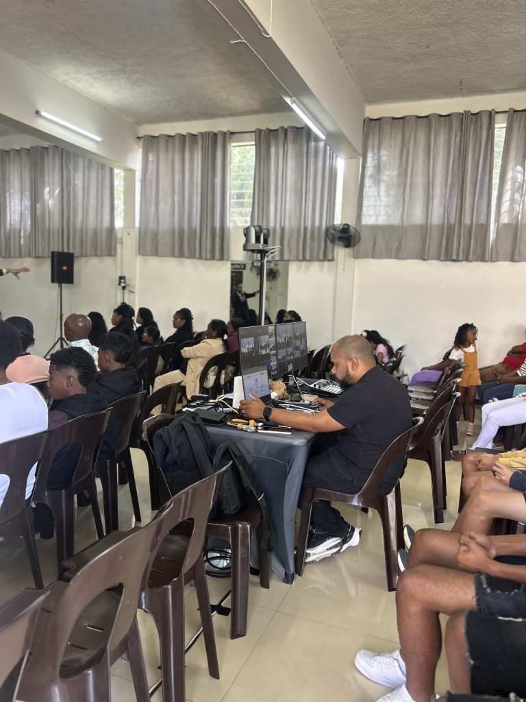 Glorious sunday service (1)